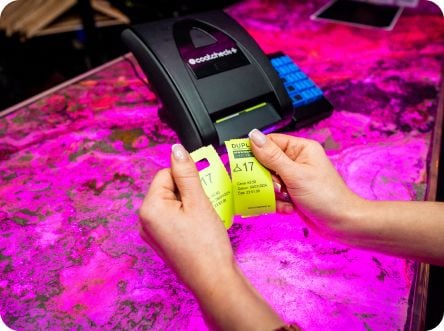 Pronájem mobilní šatny – tiskárna Coatcheck